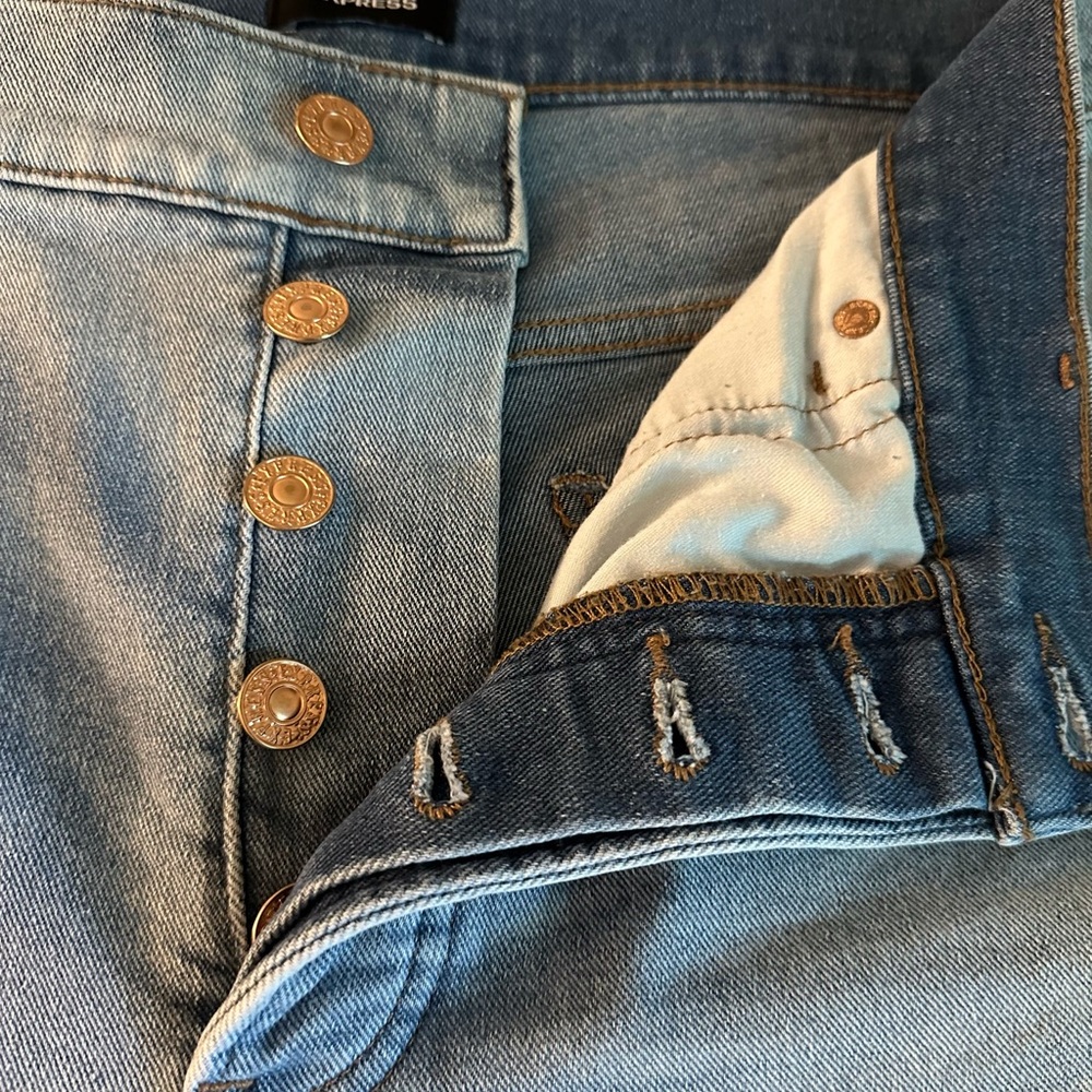 NWOT Express Women's Denim Light Blue Jeans, Classic Style with buttons